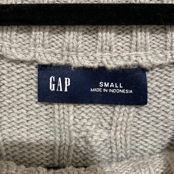 GAP Crewneck Crop Cable Knit Sweater Gray Size Small - Picture 3 of 4